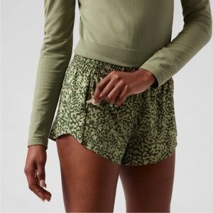 Athleta Printed Hustle 3” Short - Green Leopard